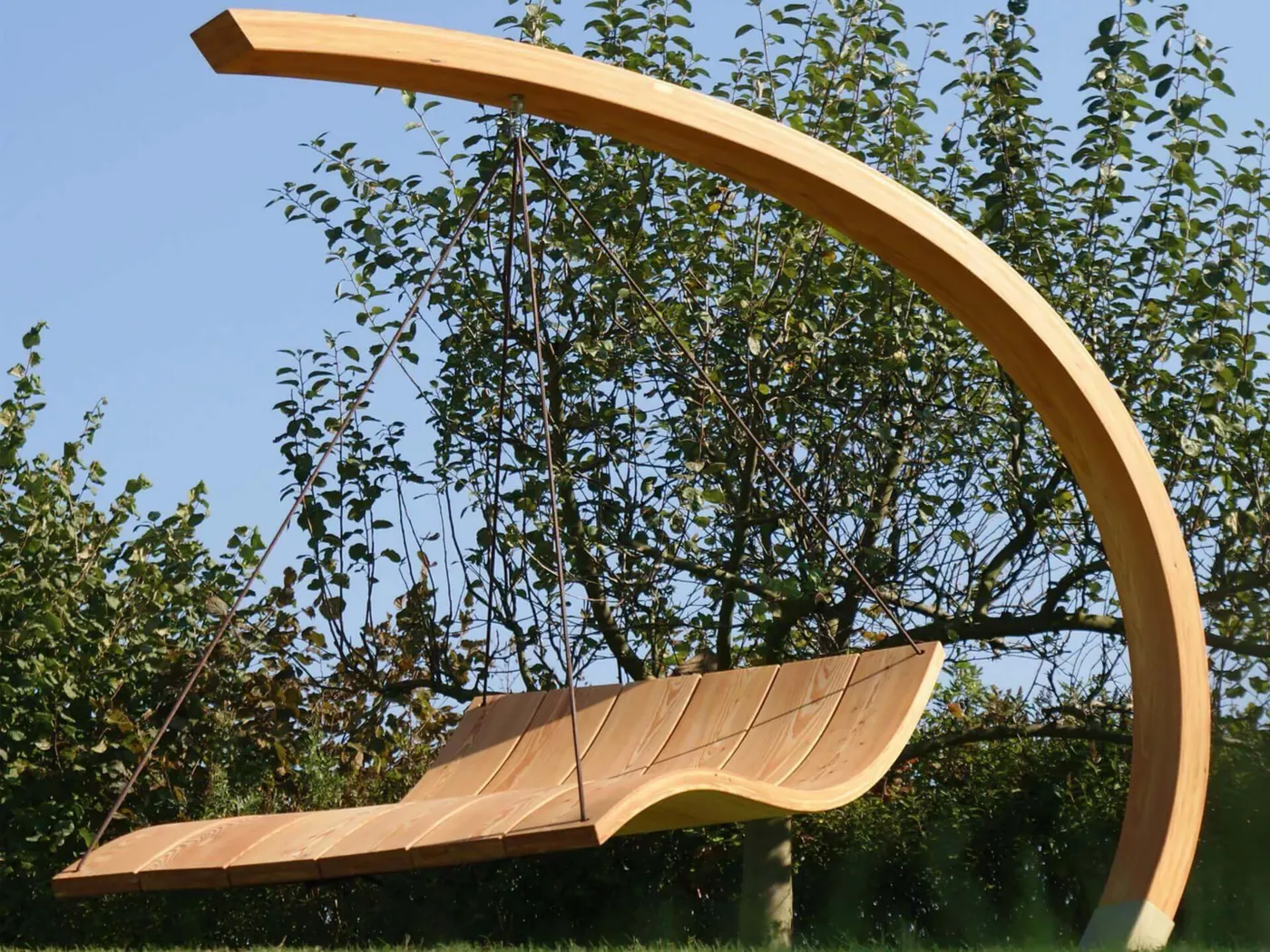 Ellipsoo - Elliptischer Bogen mit Schwebeliege aus Holz